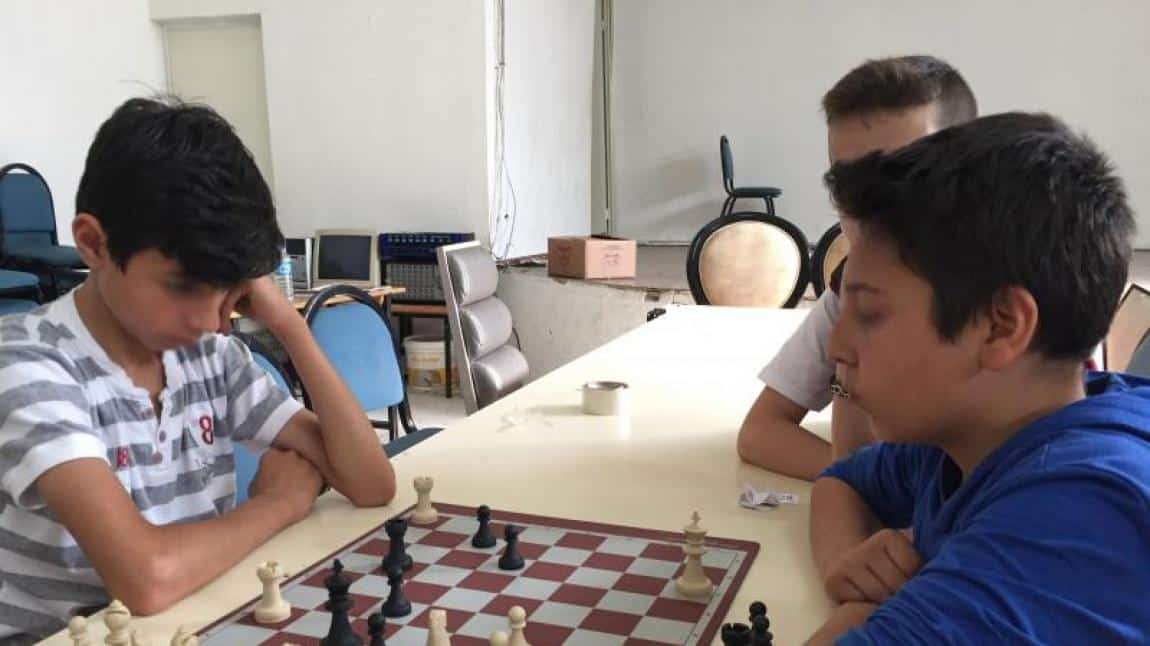 Okul içi ve Beko satranç turnuvalarından kareler...